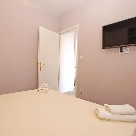 Apartmán Dvigradska 1103 *